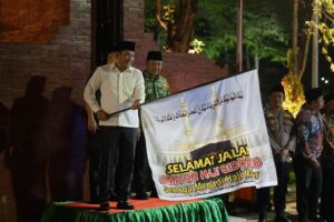 Kloter 93 asal Sidoarjo Berangkat menuju Asrama Haji