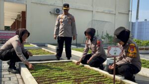 Sat Binmas Polresta Sidoarjo Motivasi Bhabinkamtibmas dalam Pengelolaan Lahan Ketahanan Pangan