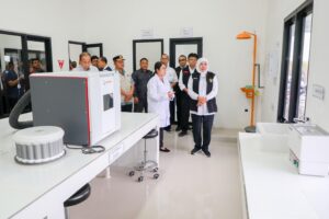 Peringati Hari Pasar Modal Indonesia Gubernur Khofifah Ajak Masyarakat Cerdas Berinvestasi di Era Digital