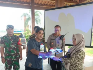 Tiga Pilar Wonoayu Serahkan Bibit Jagung, Dukung Ketahanan Pangan Tingkat Desa