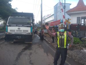 Masyarakat Laporkan ke 110 Kemacetan Arus Lalin, Polisi Sigap Datangi Lokasi