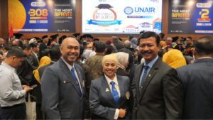 Rektor UHT Hadiri Pelantikan Rektor Baru Airlangga