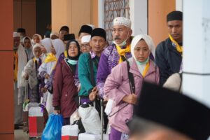 Kedatangan Kloter SUB-44 di Asrama Haji Surabaya Usai Tertunda Sehari di Jeddah