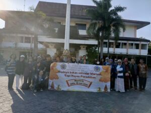 Selami Akar Budaya, Mahasiswa Fakultas Sastra Unitomo PKL ke Trowulan