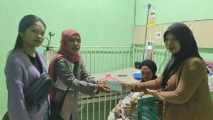 FJPI Cabang Papua Barat Daya Serahkan Donasi Untuk Naura