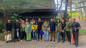 Tanam 1001 Mangrove, Mercure Surabaya Grand Mirama Ajak Generasi Muda Selamatkan Pesisir Kota