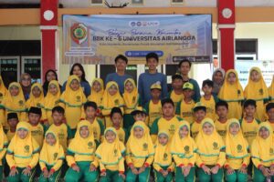 Mahasiswa BBK Unair Kenalkan Literasi Digital melalui “Kipin School” di Siswa SD Desa Sumberkembar