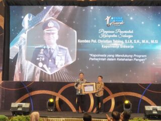 Masifkan Program Ketahanan Pangan, Kapolresta Sidoarjo Terima Penghargaan di Radar Surabaya Award 2025