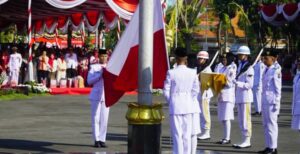 Walikota Eri Cahyadi Beri Support Tim Paskibra Saat Bendera Terbalik