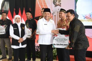 Masyarakat Sidoarjo Terima Bansos Pemprov Jatim Senilai Rp 4,9 Miliar