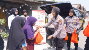 Polwan Polresta Sidoarjo Gelar Bakti Sosial Peringati Hari Jadi ke-77
