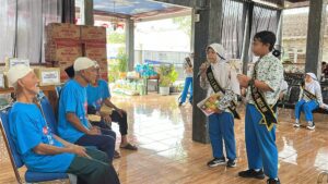 Kids Leader SD Al Muslim Berbagi Kebahagian Bersama Lansia di Griya Lansia Malang