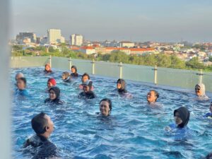 Best Western Papilio Surabaya Gelar Aqua Yoga Rayakan Hari Olahraga Nasional