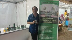 Dari Desa Fanating, Produk VCO dan Minyak Kemiri Maria Tampil di Pesta Pangan Lokal Alor