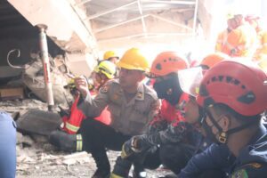 Dua Korban Mushola Ambruk Pondok Pesantren Al Khoziny Berhasil Di Evakuasi