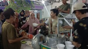 CCD Masjid Baitullah Mukminin Hadirkan Senyum Keluarga Korban dengan Aneka Menu Siap Saji