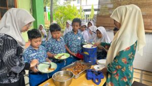 Yayasan Al Muslim Kelola Makan Siang Secara Mandiri: Sehat, Bergizi, dan Membentuk Karakter Siswa