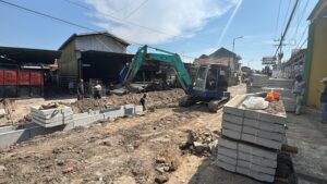 Pemkab Sidoarjo Kebut Betonisasi Jalan Kureksari-Kepuhkiriman Waru