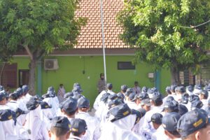 Jauhi Kenakalan Remaja, Kanit PPA Polresta Sidoarjo Sosialisasi ke Pelajar SMPN 1 Wonoayu