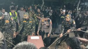 Kapolsek Buduran Hadir di Pemakaman Santri Al Khoziny Asal Desa Damarsi