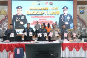 Dua Wanita Ditangkap, Polisi Gagalkan Penyelundupan 8,2 Kg Sabu Jaringan Internasional di Sidoarjo