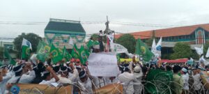 Jelang Hari Santri, Ribuan Santri Padati DPRD Jatim, Suarakan Kecintaan pada Kiai