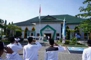 Kemenag Jatim  Gelar Apel Hari Santri 2025, Refleksi Perjuangan Ulama dan Santri Bangun Bangsa