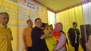 Rayakan HUT ke-61, Golkar Sidoarjo Bagikan 3.000 Paket Sembako untuk Ojol Perempuan dan Relawan