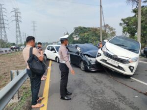 Empat Mobil Tabrakan Beruntun di Tol Waru Juanda, Beruntung Tak Ada Korban Jiwa