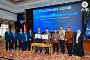 Rektor UHT Tanda Tangani Pakta Integritas dan Perjanjian Kerja Sama Pembinaan Program Pendidikan Dokter Spesialis Unair