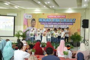 Ayahku Pahlawan, KB–TK Al Muslim Gelar Parenting Bertema Ayah S.M.A.R.T