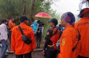 Semeru Erupsi, Tim SAR Bergerak Cepat Evakuasi Warga dan Pendaki
