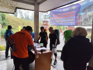 Bertahap, 187 Orang Pendaki Berhasil Turun dengan Selamat saat Erupsi  Gunung Semeru Terjadi