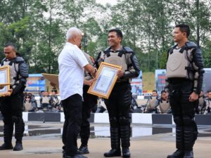 Kapolresta Sidoarjo Terima Penghargaan Kapolri dalam Apel Kasatwil 2025