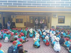 Polsek Waru Sambut Kunjungan Siswa SDN Waru 2, Kenalkan Tugas Polisi Sejak Dini