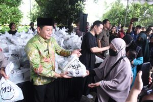 Gelar Bakti Sosial, Forkopimda Sidoarjo Bersama Yayasan Mawar Sharon Bagikan 1000 Paket Sembako
