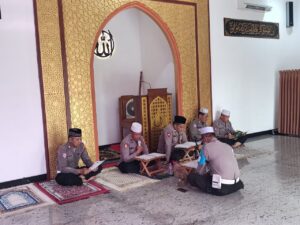 Polsek Buduran Rutin Gelar Khotmil Qur’an, Perkuat Keimanan Personel