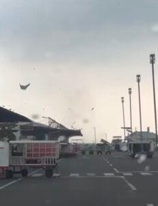 Angin Kencang Hantam Juanda, Tiga Pesawat Dialihkan ke Semarang