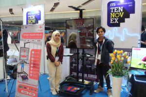 Mahasiswa ITS Ciptakan Cermin Cerdas Hi-Me! untuk Skrining Kesehatan dalam 3 Menit