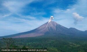 Aktivitas Meningkat, Gunung Semeru Erupsi 6 Kali