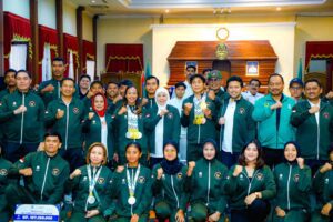 Gubernur Khofifah Serahkan Bonus Rp 8 Miliar Bagi 161 Atlet Dan Pelatih Berprestasi di SEA Games XXXIII Thailand