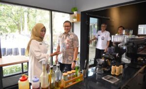 Secangkir Kopi, Segenggam Harapan: Pagi Hangat Kadis Jatim Bersama Siswa SMKN 1 Buduran