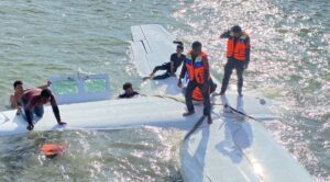 Pesawat Smart Aviation Mendarat Darurat di Laut Dekat Bandara Nabire, Semua Penumpang Selamat