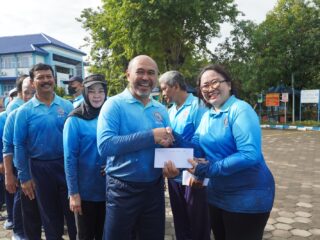 Rektor UHT Hadiri Ulang Tahun 100 Pegawai UHT, Diawali Aerobik Bersama