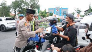 Polresta Sidoarjo bersama IJTI Bagikan Takjil untuk Masyarakat
