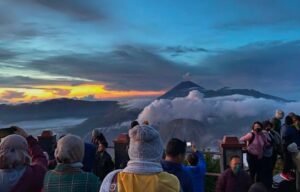 Viral di Media Sosial, 7 Koper Wisatawan Thailand Raib di Gunung Bromo