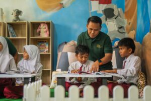 Ramadan Berkah, MORAZEN Bangun Sudut Baca Ceria untuk Anak-Anak SDN Temon