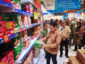 Sidak Pangan Jelang Lebaran, Bupati Subandi Cek Harga dan Kualitas Sembako di Sidoarjo