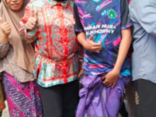 Wabup Mimik Antar Harapan untuk Santri Korban Mushola Roboh, Kini Punya Kaki Palsu