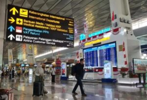 Perang Iran-Israel Berimbas ke RI, Penerbangan Soetta ke Dubai-Doha Tertunda